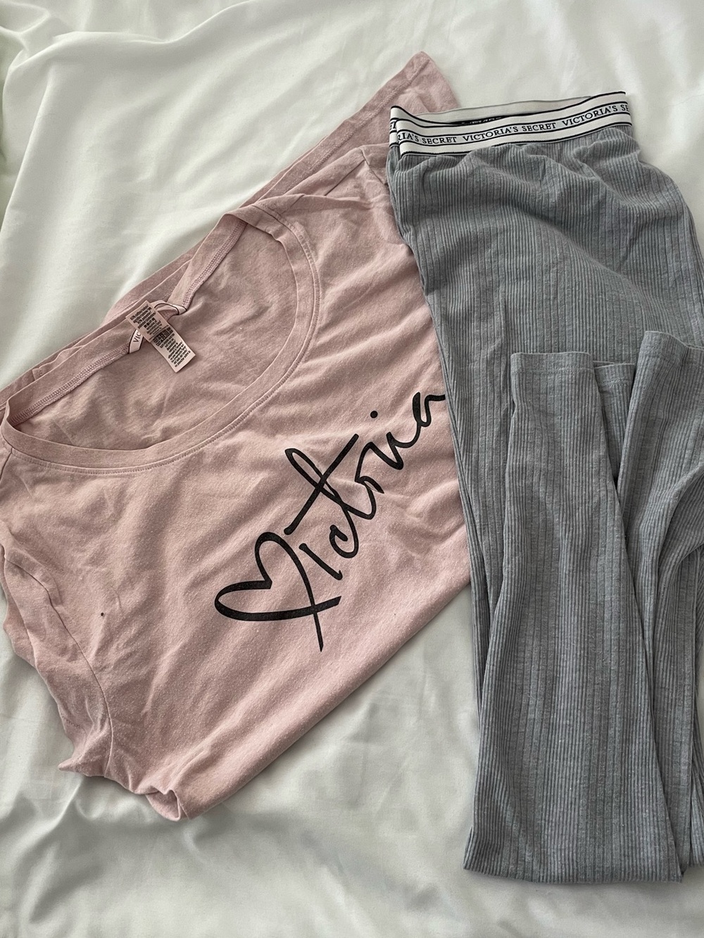 Victoria's Secret pink graphic t-shirt and grey ribbed leggings set size M - Picture 2 of 7
